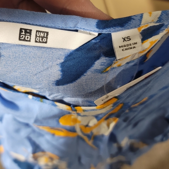 NWT Uniqlo Floral Blue Romper - Picture 3 of 7